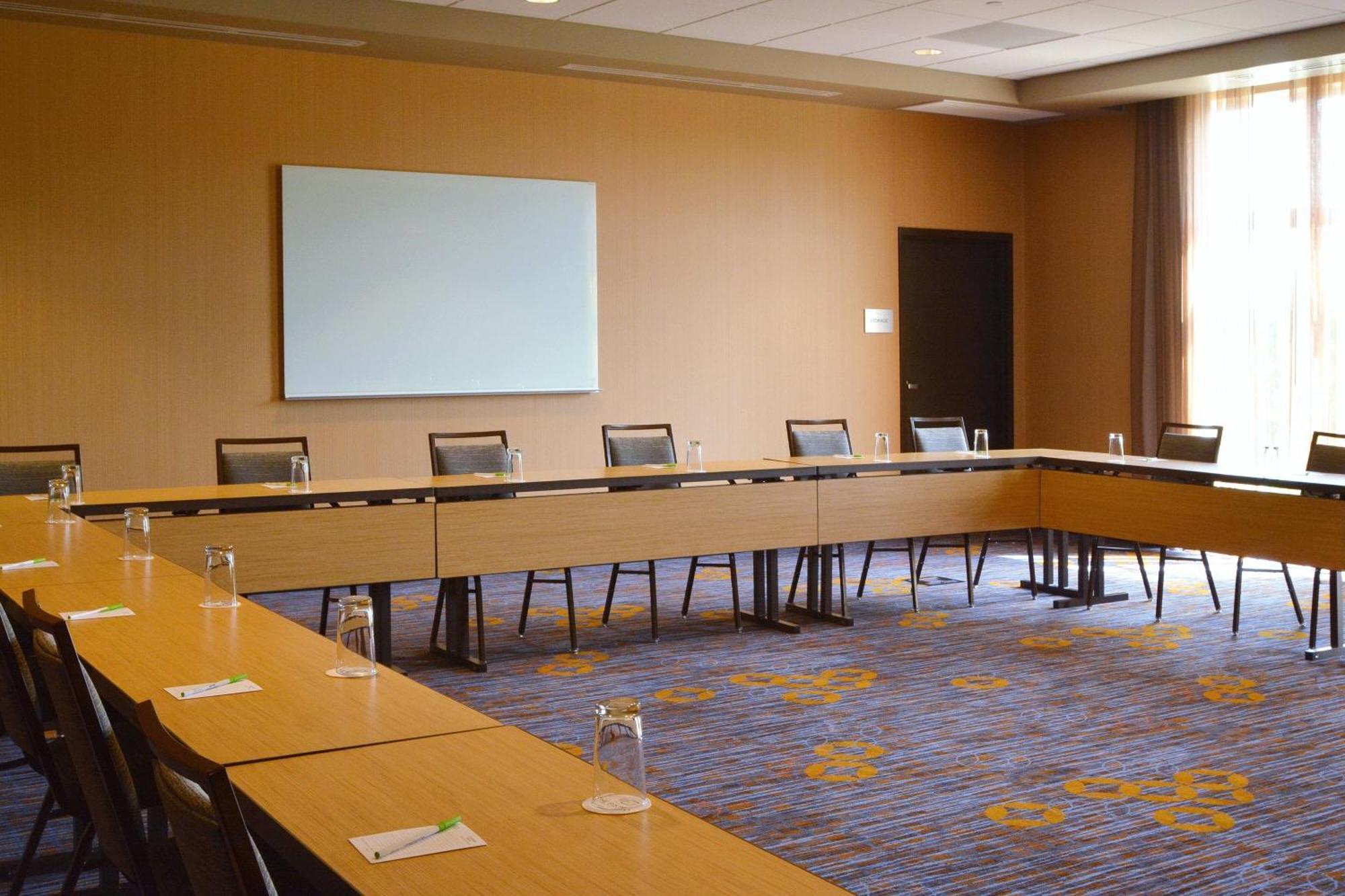 Courtyard By Marriott Youngstown Canfield Экстерьер фото