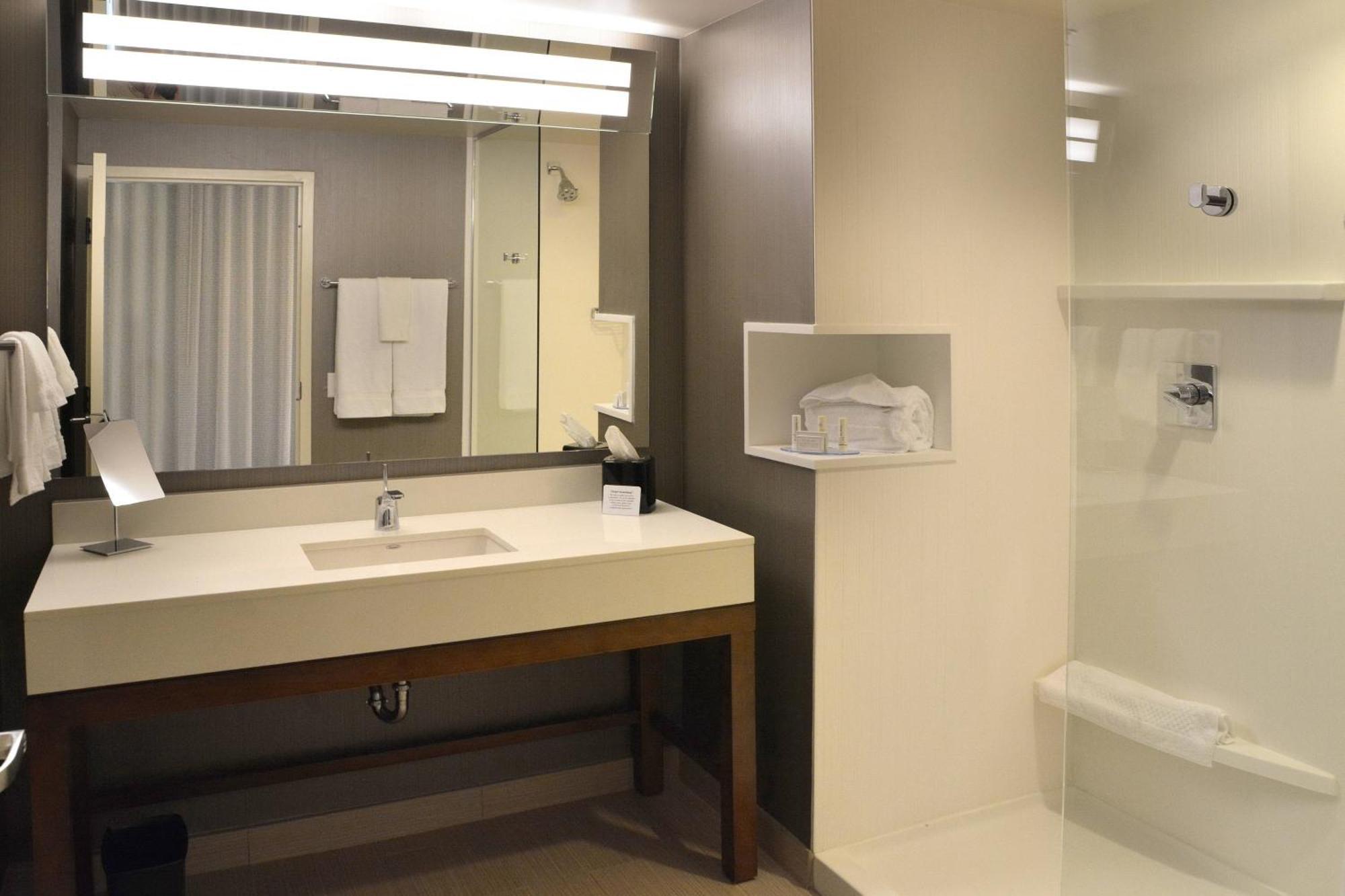 Courtyard By Marriott Youngstown Canfield Экстерьер фото