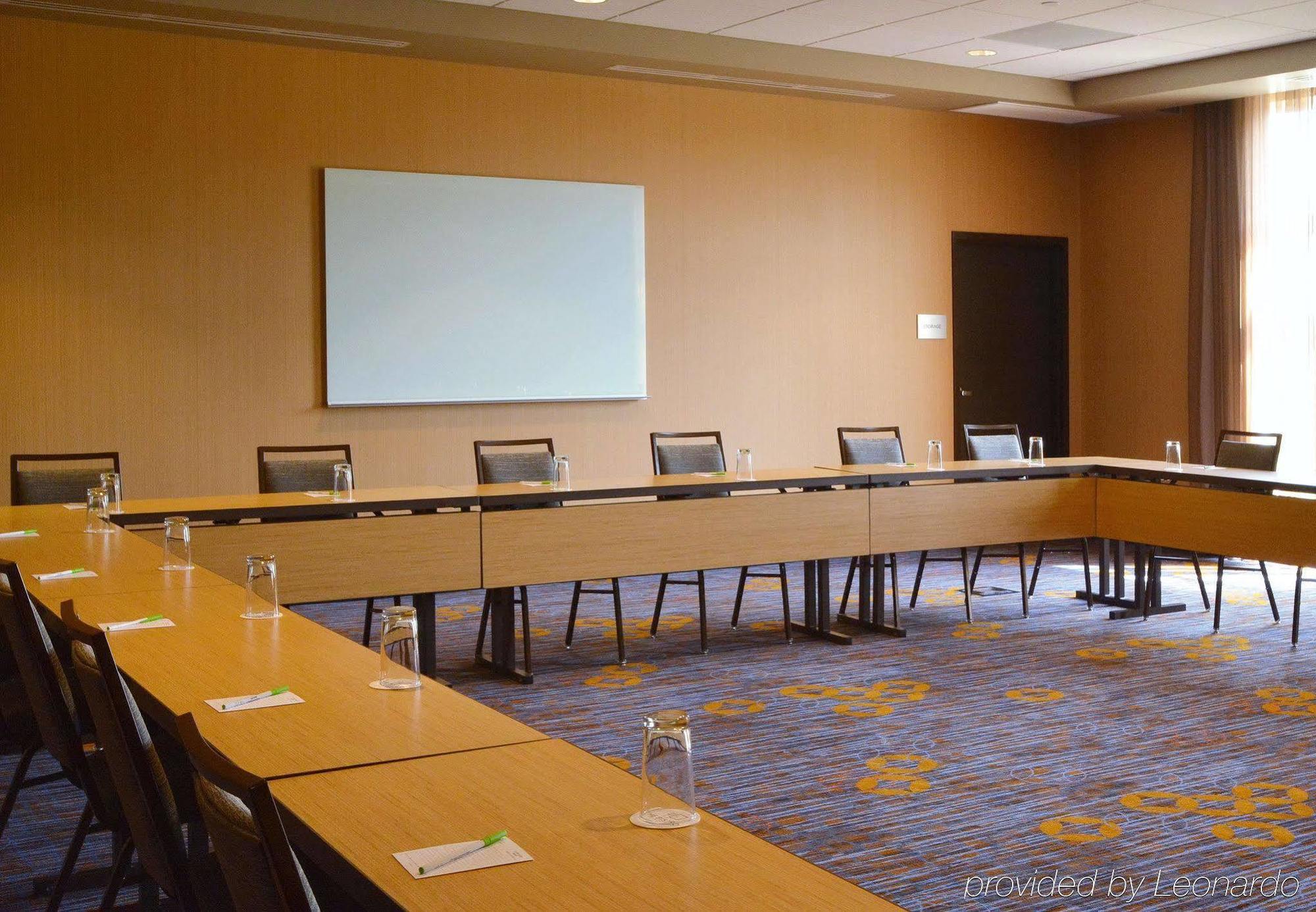 Courtyard By Marriott Youngstown Canfield Экстерьер фото
